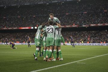 Barcelona-Betis (3-4).
Campanada verdiblanca. El Betis sorprendió al lider e hizo añicos su defensa. Exhibición de Carvalho, cantada de Ter Stegen y roja a Rakitic.

