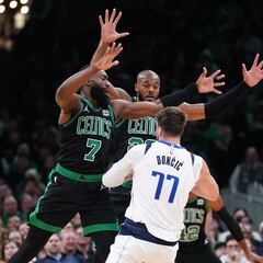 2024 NBA Finals: who won the regular season games between Mavericks and Celtics?