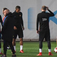 El Barcelona se entrena y Valverde cita a Coutinho y Mina