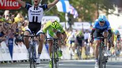 Cavendish cae en el sprint y Kittel gana la primera etapa