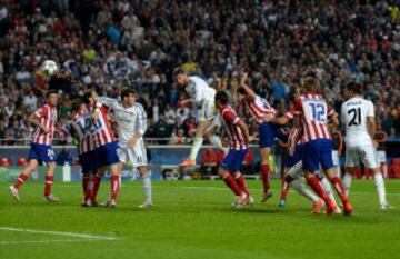 24/05/2014. El Real Madrid consigui¨® la ansiada D¨¦cima tras vencer al Atl¨¦tico en la final por 4-1. Sergio Ramos marc¨® de cabeza en el 93 el gol del empate (1-1) que forzaba la pr¨®rroga.
