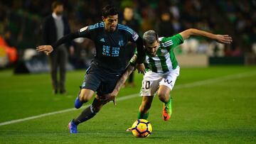 Carlos Vela se resintió de la rodilla y es duda para el derbi vasco