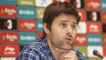 <b>REAFIRMADO. </b>Pochettino, ayer, en sala de prensa. Collet, Condal y De la Cruz le acompañaron.