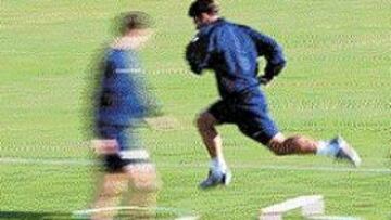 <b>GRAN INTENSIDAD EN EL ENTRENAMIENTO</B>. En la sesión de ayer por la mañana, los jugadores rojiblancos fueron sometidos a un duro trabajo de fuerza y resistencia. Estos ejercicios ocuparon los primeros tres cuartos de hora del entreno.