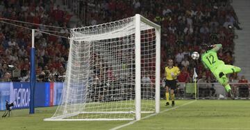 3-0. Lovre Kalinic marcó en propia puerta el tercer gol tras un tiro de Marco Asensio.