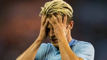 Mathias Jensen se echa las manos a la cabeza durante el partido entre el Celta y el Getafe.