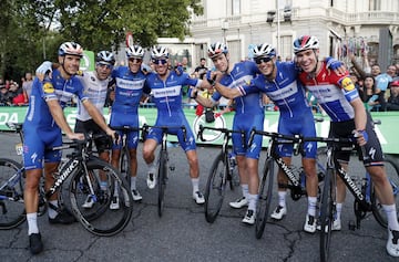 Primoz Roglic se quedó con el título en La Vuelta a España. El podio lo completó Alejandro Valverde y Tadej Pogacar. Superman López se llevó el premio de Supercombativo de la carrera y el Movistar Team de Nairo fue el mejor equipo. 