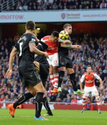 De este salto llegó el primer tanto de Alexis Sánchez ante el Burnley.