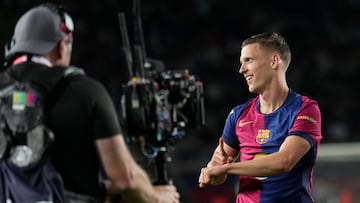 Olmo se toca el reloj, su clásica celebración.