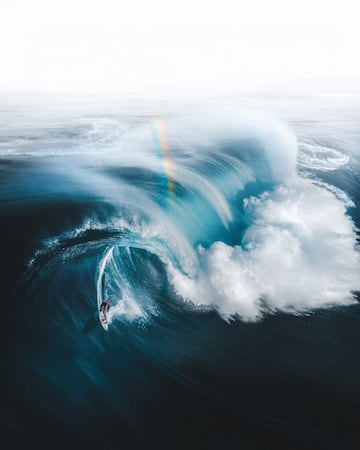 Habitualmente, las competiciones deportivas suelen procuran algunas de las fototaf¨ªas m¨¢s bellas y dram¨¢ticas. En este caso, el surfista, Ollie Henry, escapa de una ola monstruosa frente a la costa del suroeste de Australia Occidental.