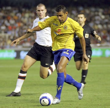 El delantero brasile?o fich por el Villarreal en 2003, donde disput una temporada anotando 12 goles.