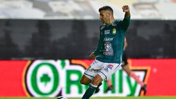 Emmanuel Gigliotti druante un partido con Le&oacute;n