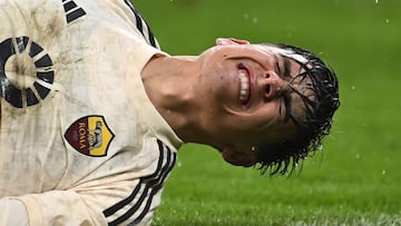 Roma's Argentine forward #21 Paulo Dybala reacts in pain during the UEFA Europa League Group G football match between Servette FC and AS Roma at the Stade de Geneve in Geneva on November 30, 2023. (Photo by Fabrice COFFRINI / AFP)