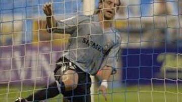 <b>EN PROPIA PUERTA. </b>Jonathan Woodgate no pudo evitar que el balón traspasase la línea de gol.