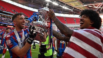 Turner y Richards ganaron su primera FA Cup como parte del Crystal Palace.