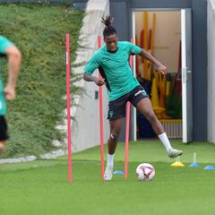 Nico Williams y Yeray se entrenan aparte con balón