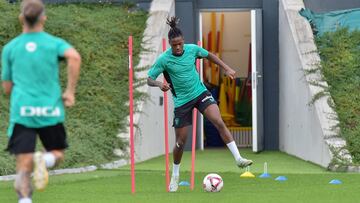 Nico Williams y Yeray se entrenan aparte con balón