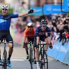 Tanfield sorprende al sprint y se impone en la primera etapa