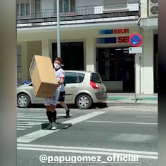 Ocampos se mofa del Papu por entrar a SEUR vestido de futbolista del Sevilla