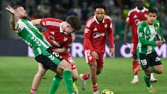 El drama de los centros laterales en el Betis