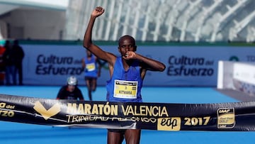 Kitwara establece un nuevo r谷cord en la Marat車n de Valencia