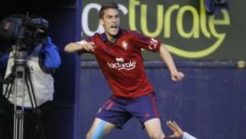 Torres celebra un tanto esta temporada en El Sadar.