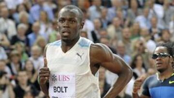 Usain Bolt vence en los 100 metroas de la Weltklasse Golden League en Zurich
Jamaican Usain Bolt, left, crosses the finish line to win the men's 100 m race ahead of US Walter Dix, second left, at the Weltklasse Golden League athletics meeting in the Letzigrund stadium in Zurich, Switzerland, Friday, Aug.29, 2008. (AP Photo/Keystone, Laurent Gillieron)