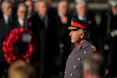 El rey Carlos de Inglaterra durante la ceremonia anual del Domingo del Recuerdo en el Cenotafio de Whitehall, en Londres.