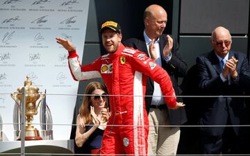 Sebastian Vettel celebra la victoria.