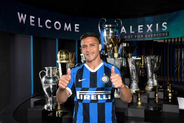 Alexis Sánchez vivió su primera práctica con el Inter. Se saludó con sus nuevos compañeros y se notó muy feliz en cada movimiento.