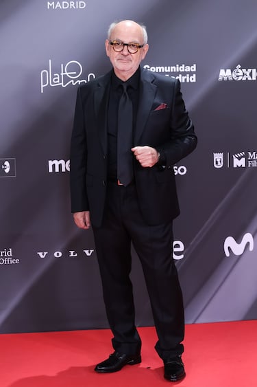 Luis Gnecco posa en la alfombra roja. 