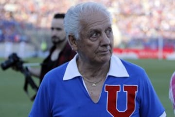 Universidad de Chile retirados vs Rostros de TV en el estadio Nacional, Chile.