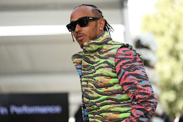 El piloto británico de Mercedes, Lewis Hamilton, llegando al circuito de Albert Park en Melbourne.