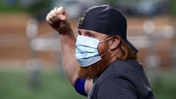 El antesalista celebr&oacute; el t&iacute;tulo de Serie Mundial con los Dodgers en el campo del Globe Life Field tras confirmarse su prueba positiva por covid-19.