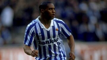 Dalian Atkinson, con la camiseta de la Real Sociedad en un partido frente al Real Madrid en 1991.