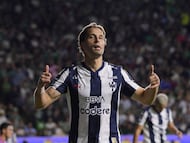 MEX9717. LEÓN (MÉXICO), 11/08/2025.- Sergio Canales de Monterrey celebra un gol este lunes, en un partido de la Liga MX entre León y Monterrey en el estadio León en León (México). EFE/ Luis Ramírez