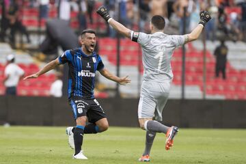 De un tiempo para acá, Pachuca nos ha estado quedando a deber en la Liga MX. Pese a sus buenos jugadores, los de la bella airosa no han podido encontrar la mejor forma de hacerlos lucir para ganar partidos. Así fue la temporada pasada que quedaron fuera de la liguilla y así está ocurriendo en el arranque del torneo con Pako Ayestarán. Con la estructura futbolística y los elementos con los que cuenta, Pachuca no debería estar sufriendo de esta manera, sino peleando por puestos de liguilla.