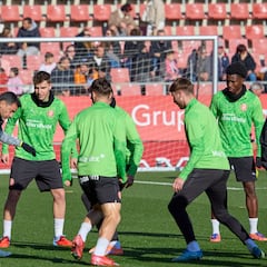 Míchel: “Echeverri ya está entrenando con nosotros, pero no está firmado”