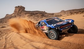 Golpe de Roma y Sainz para liderar el Dakar
