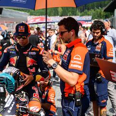 Acosta: “Pensaba que giraba más la moto, pero no gira tanto”