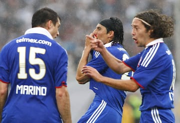 Juan González celebra su gol en el Superclásico del 2010.