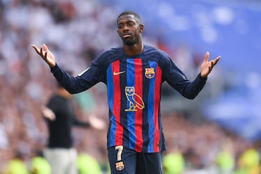 El FC Barcelona lució el logo de Drake en su camiseta durante el Clásico contra el Real Madrid el 16 de octubre de 2022. Este cambio se realizó como parte de su acuerdo con Spotify para celebrar que el artista canadiense fue el primero en alcanzar 50.000 millones de reproducciones en la plataforma. 