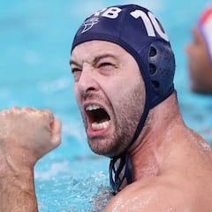 Serbia aparta a España del oro