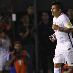 Gary Medel recibió tres fechas de suspensión en la Roja