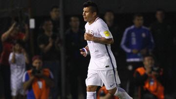 Gary Medel recibió tres fechas de suspensión en la Roja