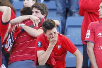 Osasuna-Betis. La afición rojilla desolada tras consumarse el descenso.