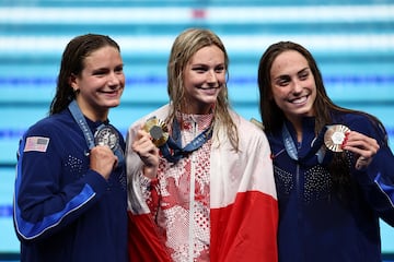 Katie Grimes (USA), Summer McIntosh (CAN), and Emma Weyant  (USA) pose after the Women's 400m Individual Medley.
