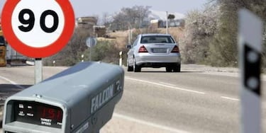 El coche en Semana Santa: Los 50 radares que más multas ponen en España