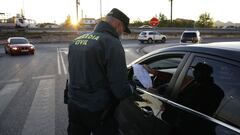 Archivo - La Guardia Civil realiza controles de tr&aacute;fico en el &aacute;rea metropolitana de Granada, en imagen de archivo