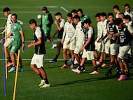 Después de vencer de manera agónica a Surinam, Bolivia sueña con el Mundial, pero enfrente tendrá que medirse a la selección de Irak en Monterrey.